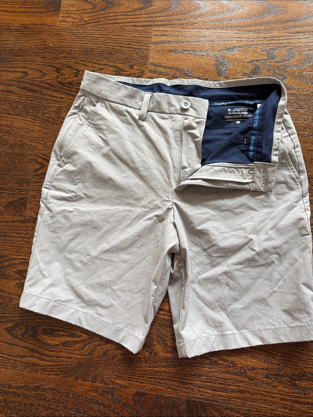 Vineyard Vines Men's Flat-Front Stretch Shorts in Light Taupe
